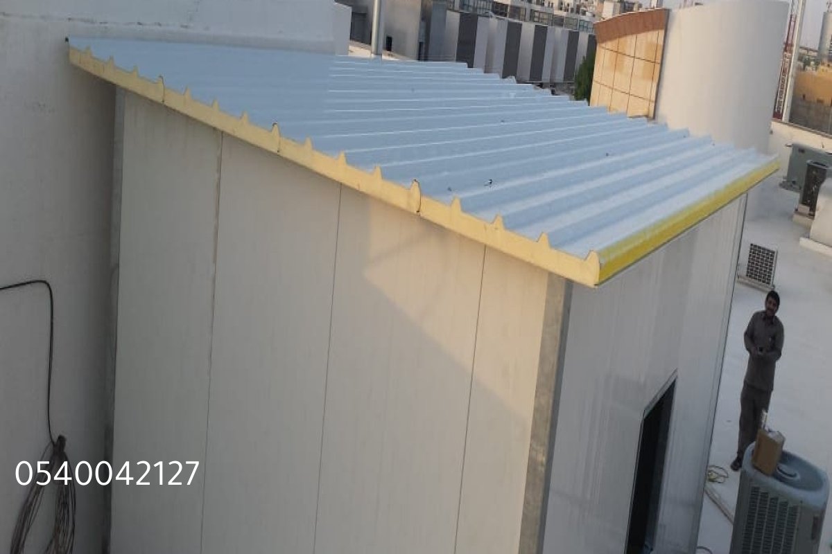 توفر ألواح ساندوتش بانل طبقات متعددة لزيادة الأمان والمتانة.