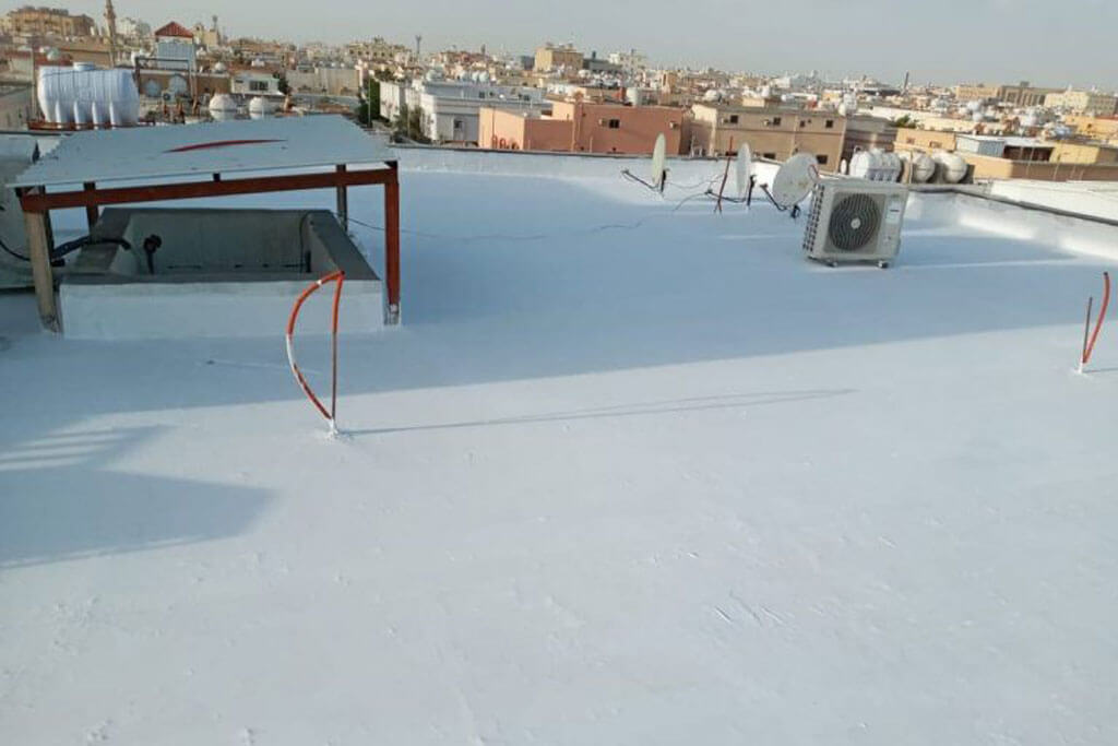 استخدام فوم العزل يوفر حماية ضد الحرارة ويعزز راحة الأماكن الداخلية.