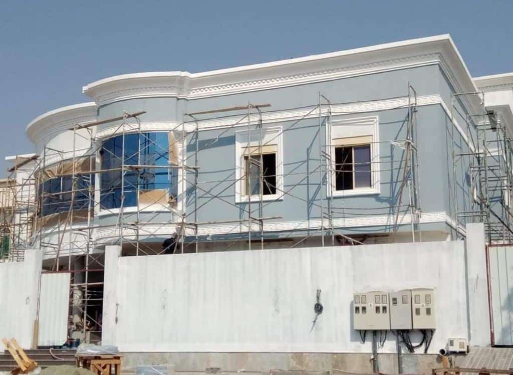 ترميم الأسطح الخارجية للمباني يحسن مظهرها ويزيد من مقاومتها للعوامل البيئية.