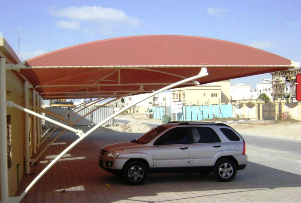 تكنولوجيا حديثة في تصنيع مظلات السيارات لضمان الدوام.