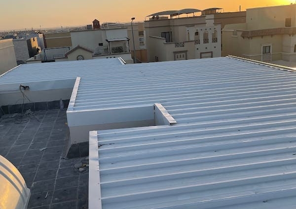 خفيف الوزن وقوي، مثالي للبناء في المناطق ذات المناخ القاسي.
