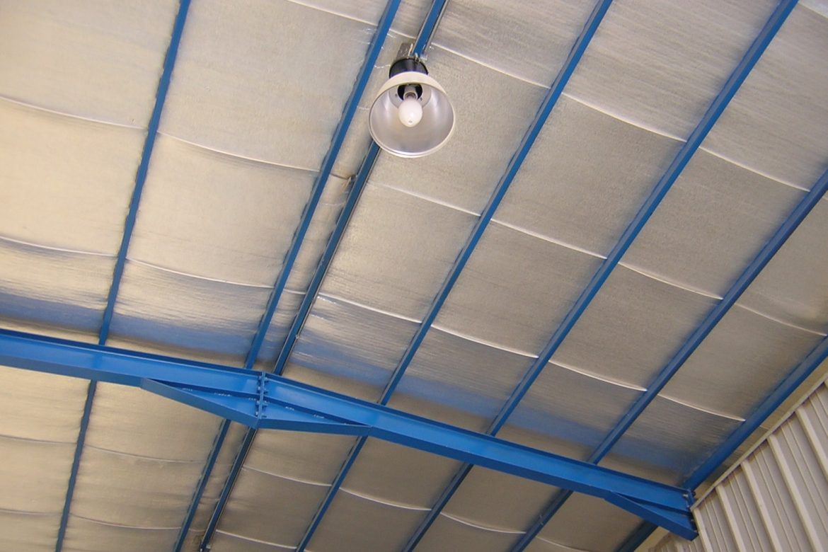 عزل هناجر في الدمام لحماية المنشآت من التغيرات البيئية الشديدة